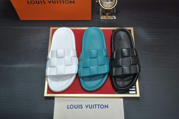 Picture of Louis Vuitton Slippers _SKULVsz38-45mnf03711363